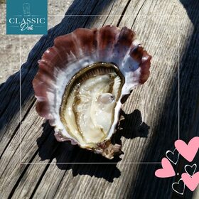 Happy Valentines 💌  Pink oyster from @maison_tarbouriech are very unique Mediterranean oysters from south of France. They turn pink throughout the process of taking them in & out of the waters, kind of  a “sunburnt” Tarbouriech oyster have a inimitable hazelnut flavor, with sweet iodized notes & a generous meat content. . . #oyster #pinkoyster #valentines #happyvalentine #deliciousgourmettaste #gourmetfood #premiumdish #classicdeliuae